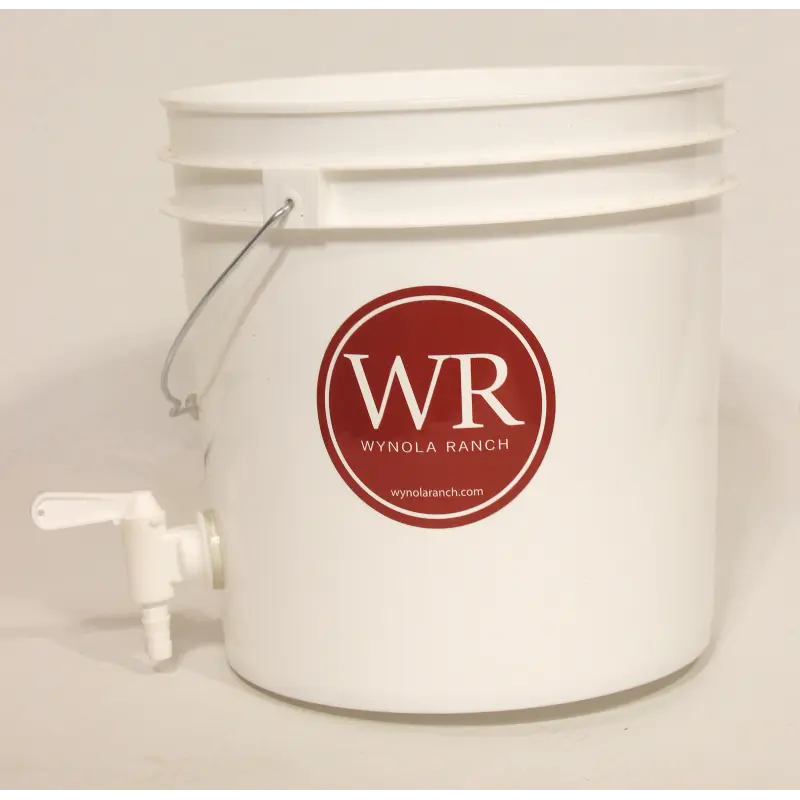 Bucket Water reservoir with Valve Adapter (2 GAL) Wynola Ranch